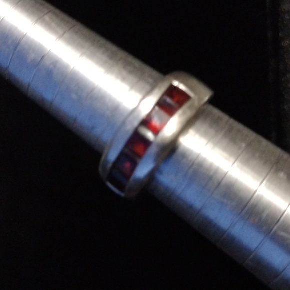 VINTAGE Sterling Silver Channel Set Red Gemstone Ring - Picture 12 of 12